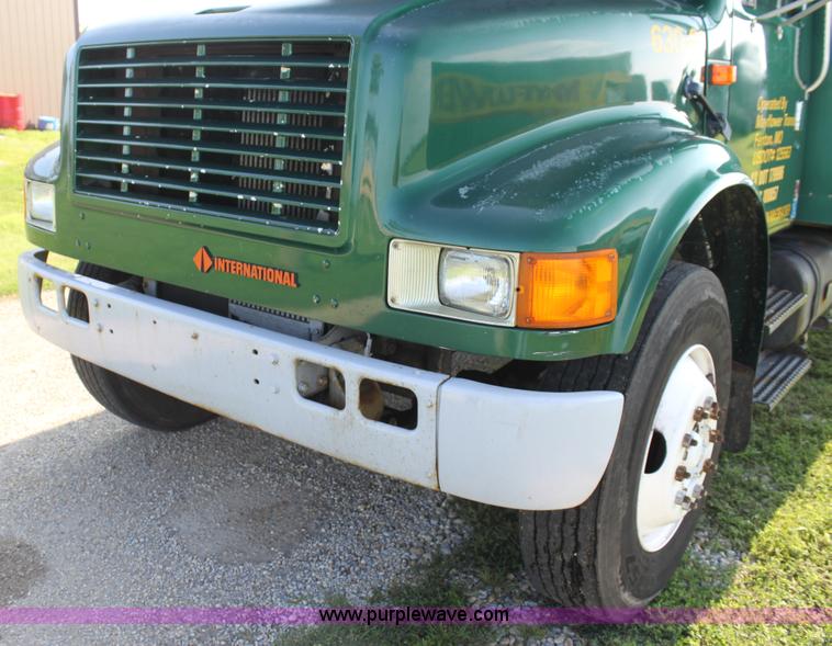 image for item G4054 1991 International 4700 box truck