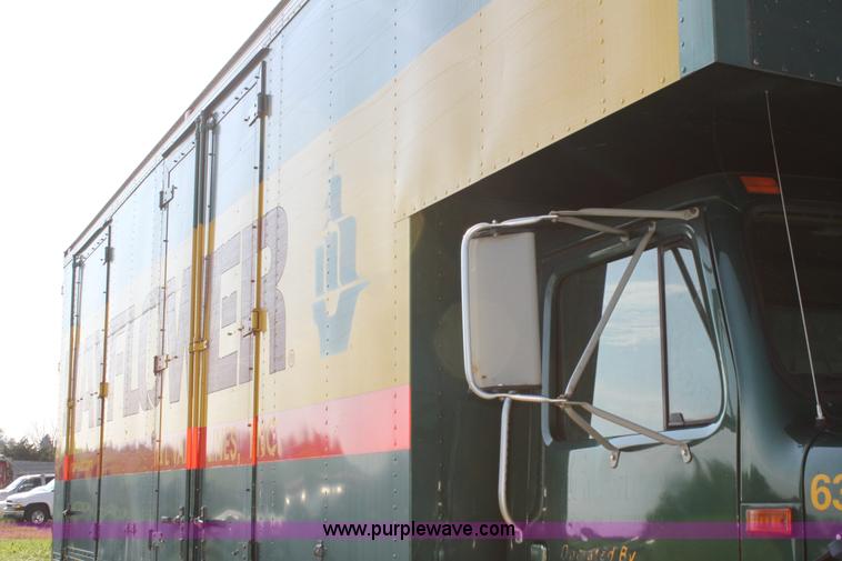 image for item G4054 1991 International 4700 box truck