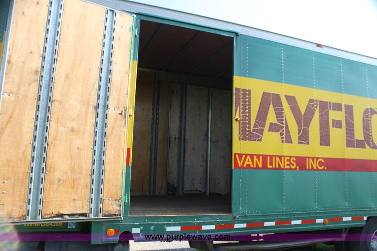 image for item G4054 1991 International 4700 box truck