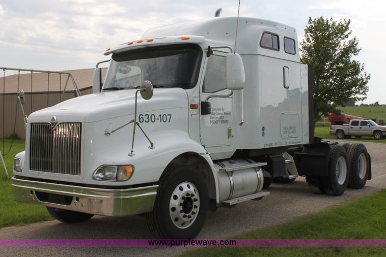 image for item G4055 2007 International 9200i semi truck