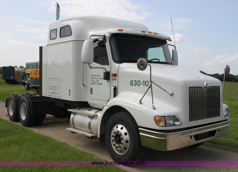 image for item G4055 2007 International 9200i semi truck