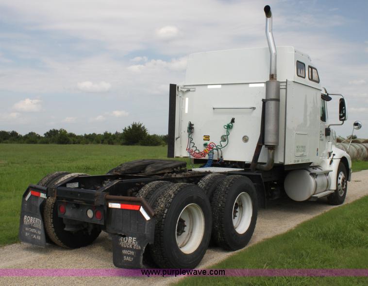 image for item G4055 2007 International 9200i semi truck