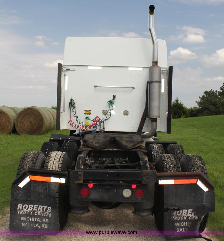 image for item G4055 2007 International 9200i semi truck