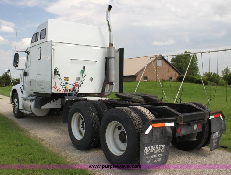 image for item G4055 2007 International 9200i semi truck