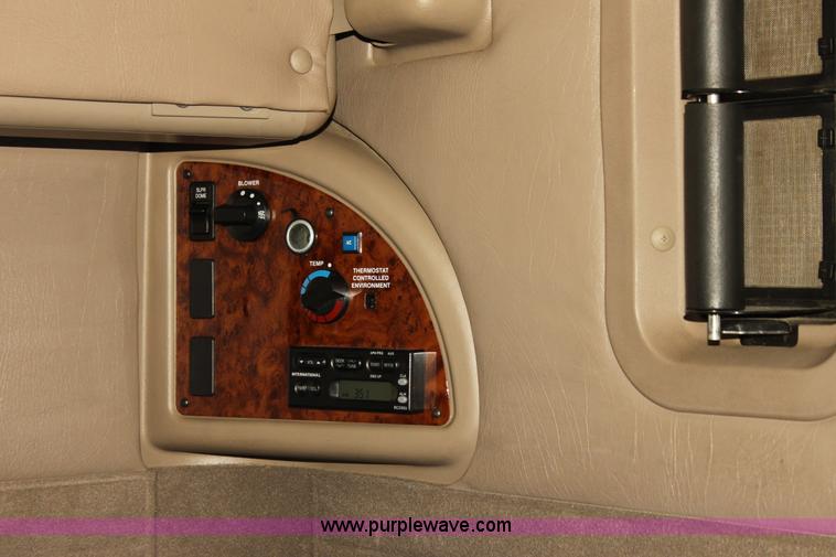 image for item G4055 2007 International 9200i semi truck