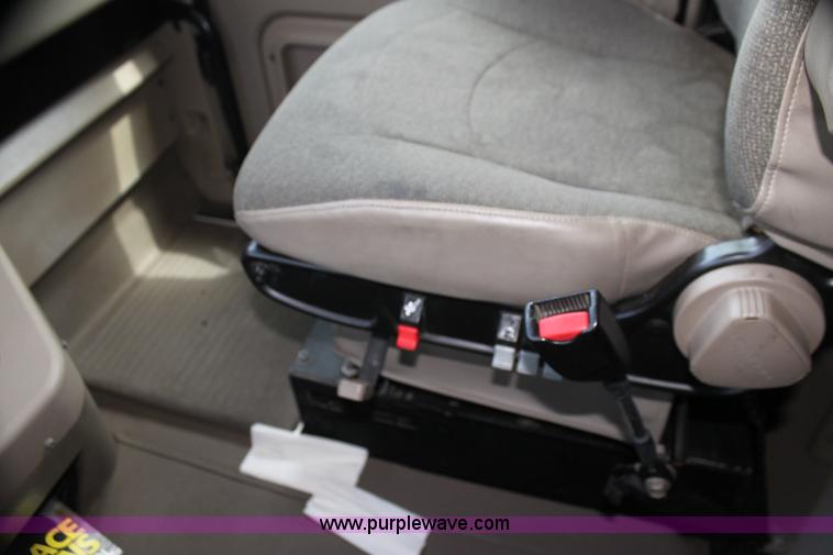 image for item G4055 2007 International 9200i semi truck