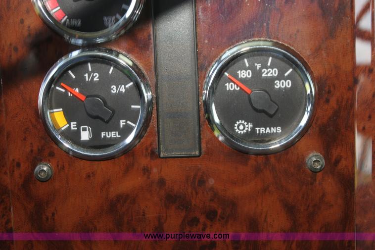 image for item G4055 2007 International 9200i semi truck