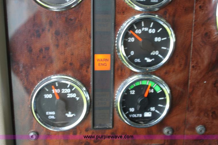 image for item G4055 2007 International 9200i semi truck