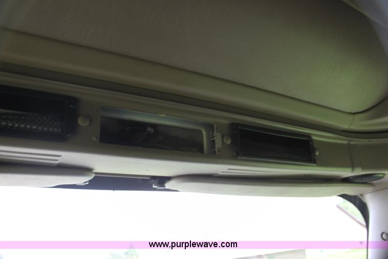 image for item G4055 2007 International 9200i semi truck