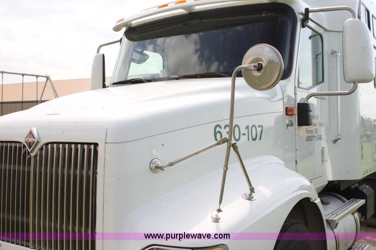 image for item G4055 2007 International 9200i semi truck