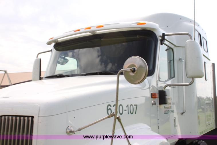 image for item G4055 2007 International 9200i semi truck