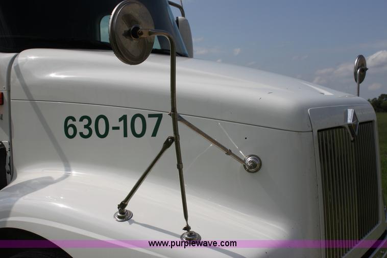 image for item G4055 2007 International 9200i semi truck