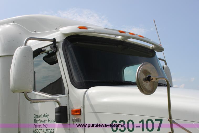 image for item G4055 2007 International 9200i semi truck
