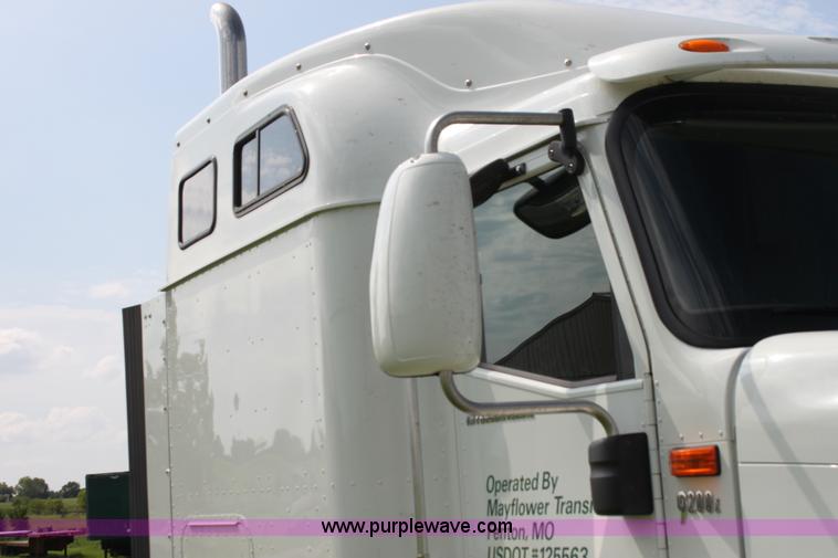 image for item G4055 2007 International 9200i semi truck
