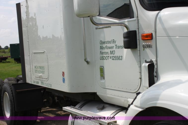 image for item G4055 2007 International 9200i semi truck