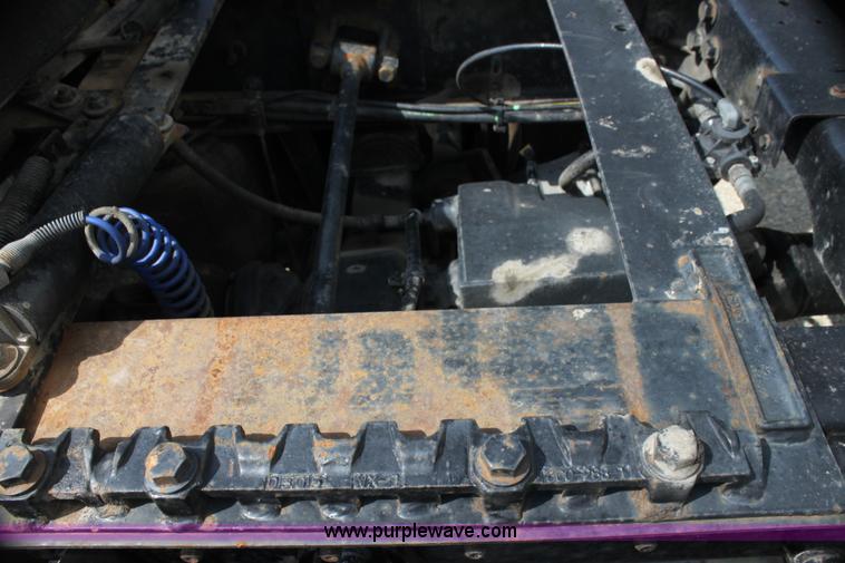 image for item G4055 2007 International 9200i semi truck