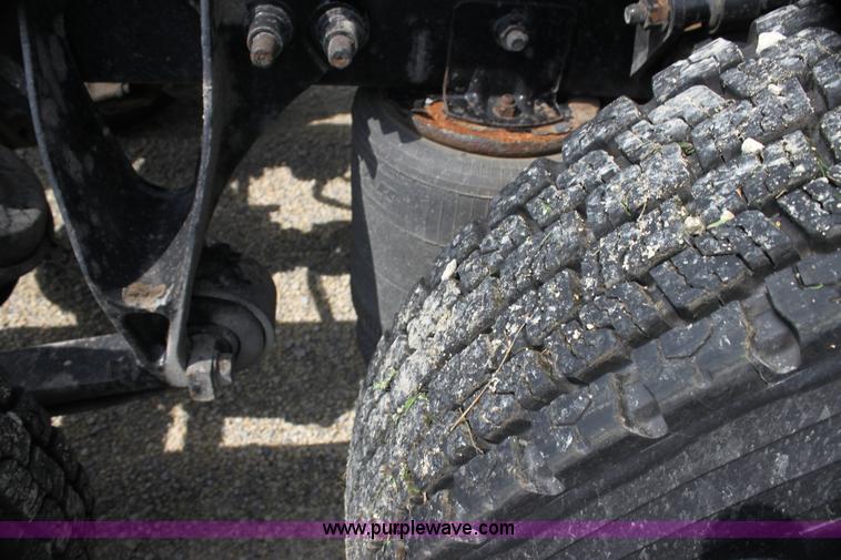 image for item G4055 2007 International 9200i semi truck