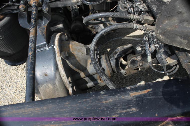 image for item G4055 2007 International 9200i semi truck