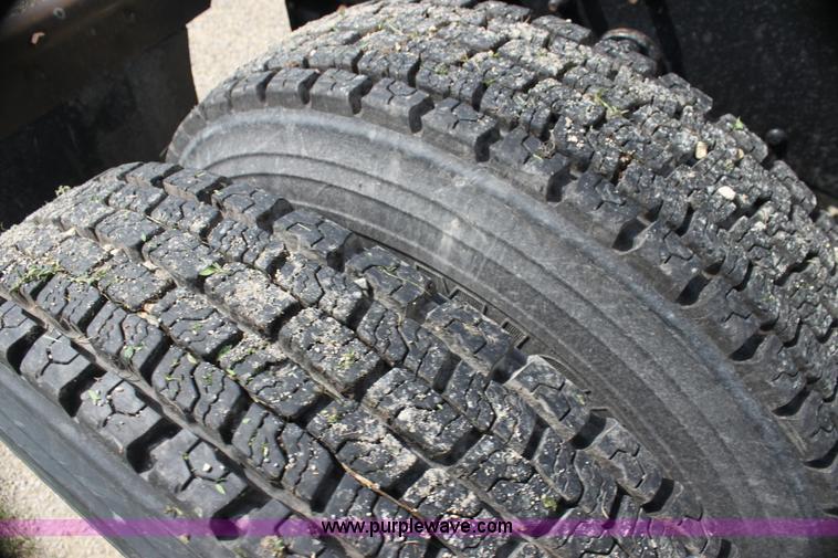 image for item G4055 2007 International 9200i semi truck