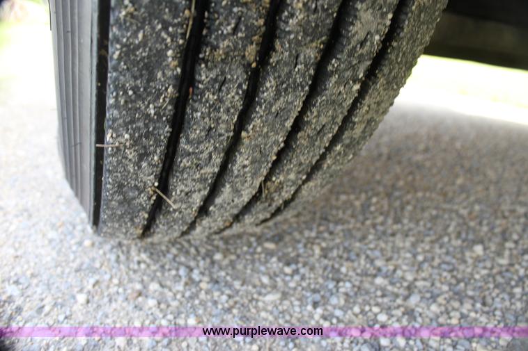 image for item G4055 2007 International 9200i semi truck