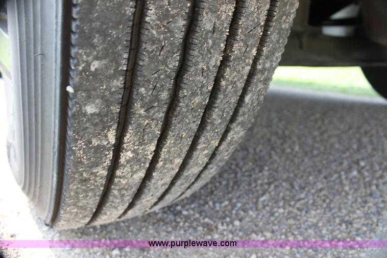 image for item G4055 2007 International 9200i semi truck