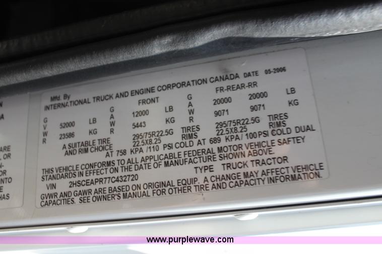 image for item G4055 2007 International 9200i semi truck
