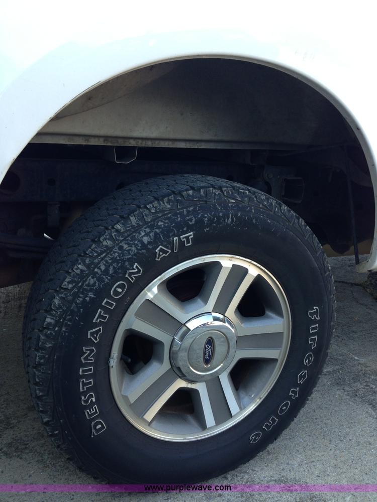 image for item A4948 2006 Ford F150 XLT SuperCrew pickup truck