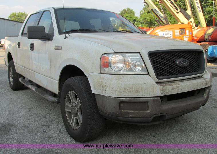 image for item G9227 2004 Ford F150 XLT SuperCrew pickup truck