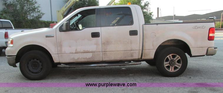 image for item G9227 2004 Ford F150 XLT SuperCrew pickup truck