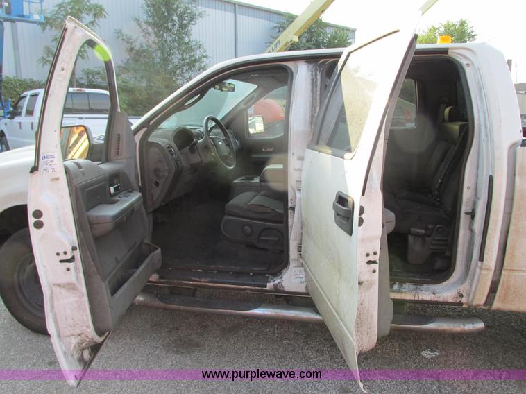 image for item G9227 2004 Ford F150 XLT SuperCrew pickup truck