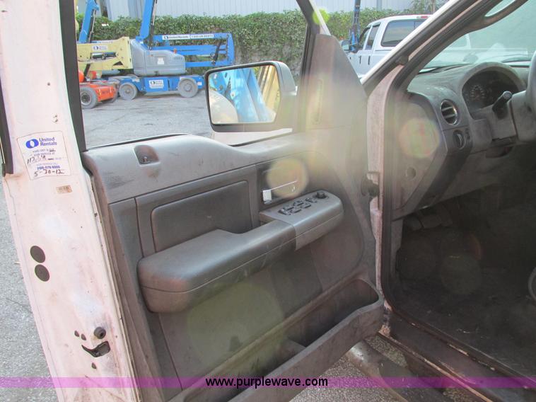 image for item G9227 2004 Ford F150 XLT SuperCrew pickup truck