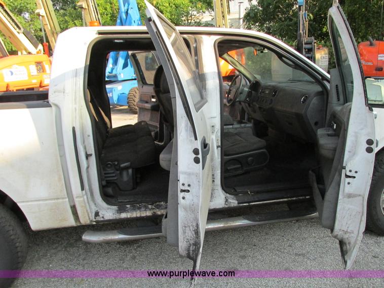 image for item G9227 2004 Ford F150 XLT SuperCrew pickup truck