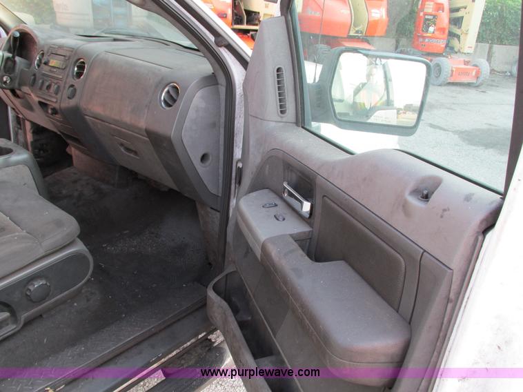 image for item G9227 2004 Ford F150 XLT SuperCrew pickup truck