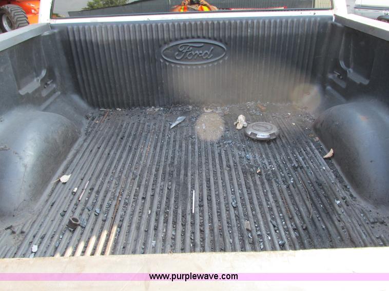 image for item G9227 2004 Ford F150 XLT SuperCrew pickup truck