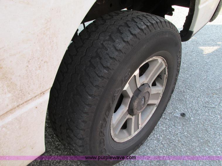 image for item G9227 2004 Ford F150 XLT SuperCrew pickup truck