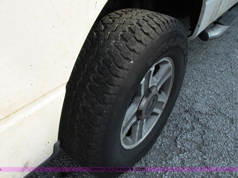 image for item G9227 2004 Ford F150 XLT SuperCrew pickup truck