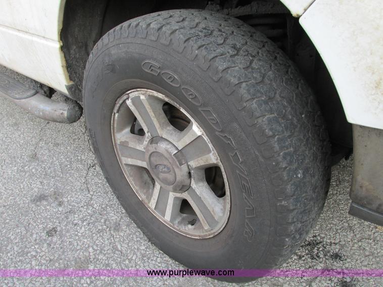 image for item G9227 2004 Ford F150 XLT SuperCrew pickup truck