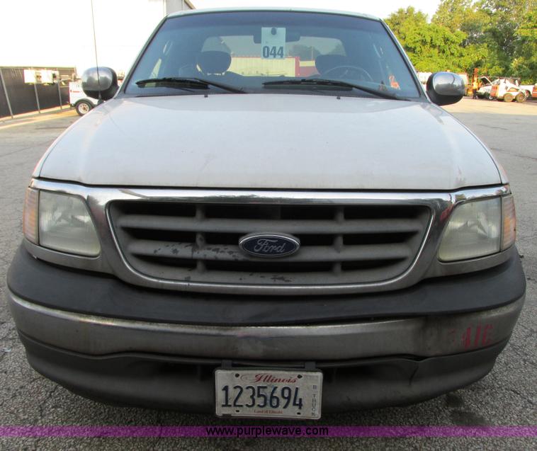 image for item G9228 2002 Ford F150 XLT SuperCab pickup truck