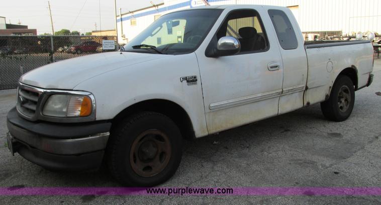 image for item G9228 2002 Ford F150 XLT SuperCab pickup truck