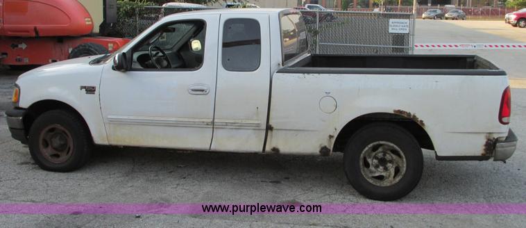 image for item G9228 2002 Ford F150 XLT SuperCab pickup truck