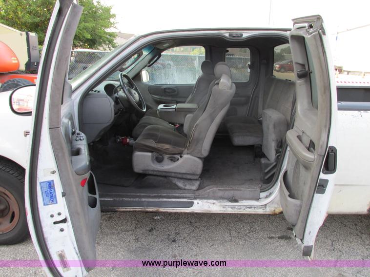 image for item G9228 2002 Ford F150 XLT SuperCab pickup truck