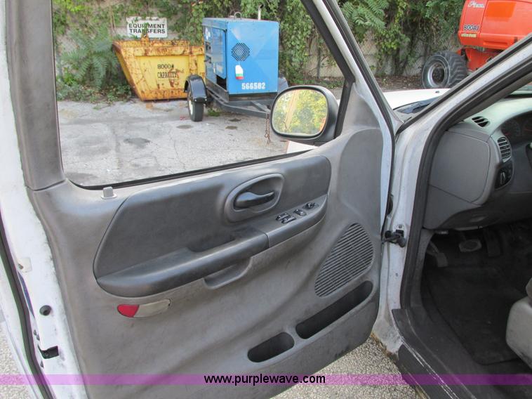 image for item G9228 2002 Ford F150 XLT SuperCab pickup truck