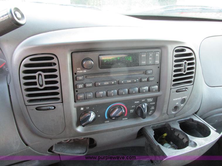 image for item G9228 2002 Ford F150 XLT SuperCab pickup truck