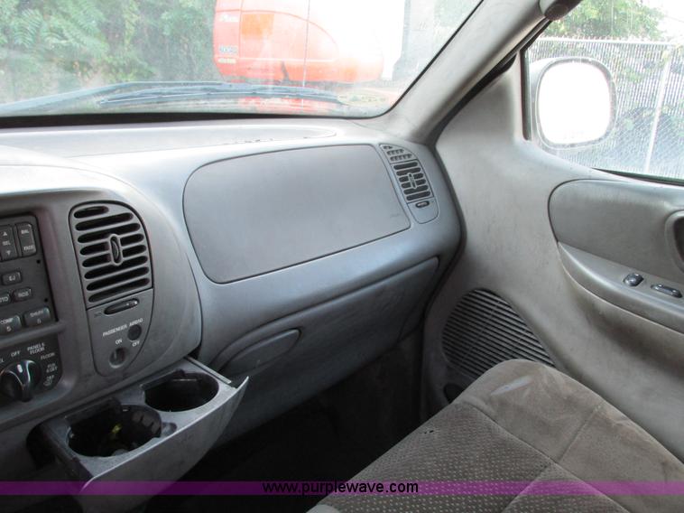 image for item G9228 2002 Ford F150 XLT SuperCab pickup truck