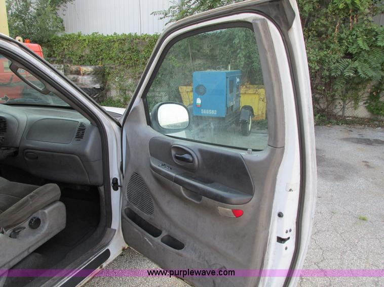 image for item G9228 2002 Ford F150 XLT SuperCab pickup truck