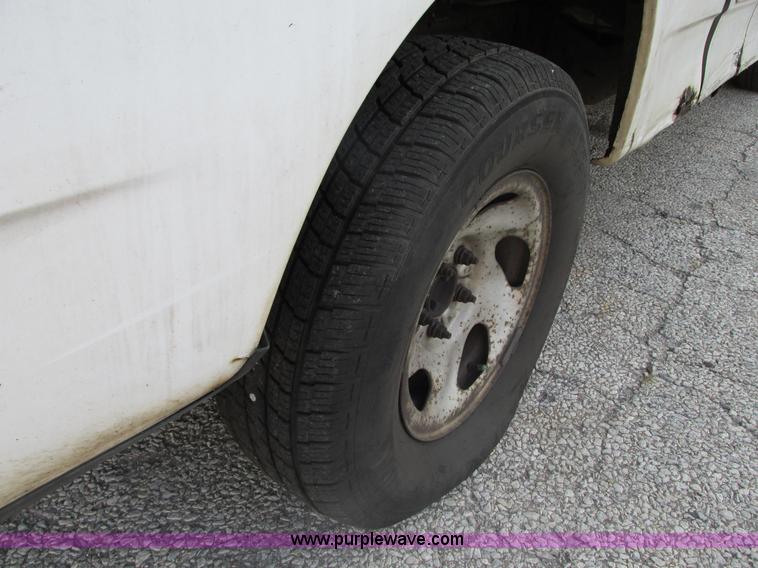 image for item G9228 2002 Ford F150 XLT SuperCab pickup truck