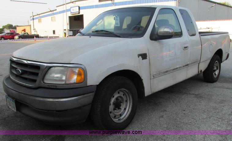 image for item G9229 2002 Ford F150 XLT SuperCab pickup truck