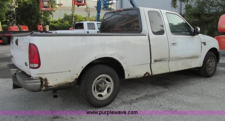 image for item G9229 2002 Ford F150 XLT SuperCab pickup truck