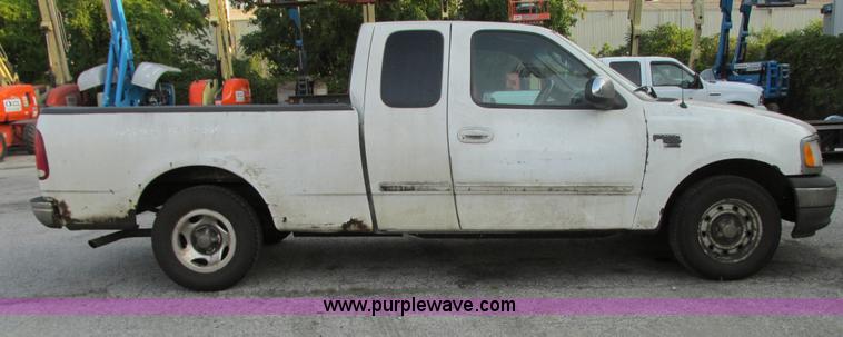 image for item G9229 2002 Ford F150 XLT SuperCab pickup truck