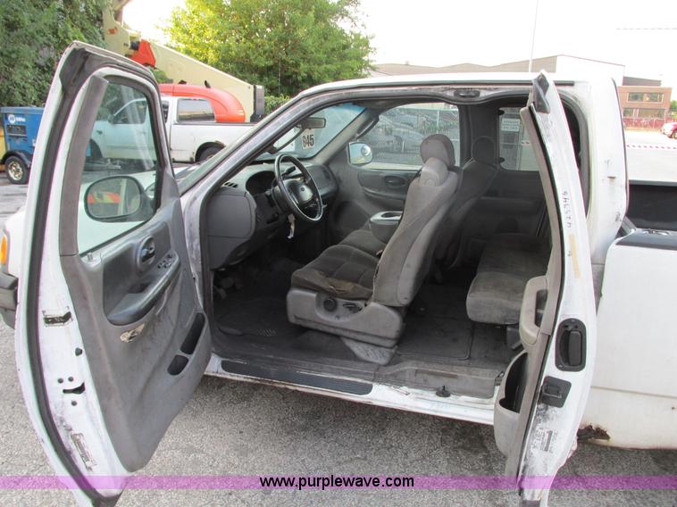 image for item G9229 2002 Ford F150 XLT SuperCab pickup truck